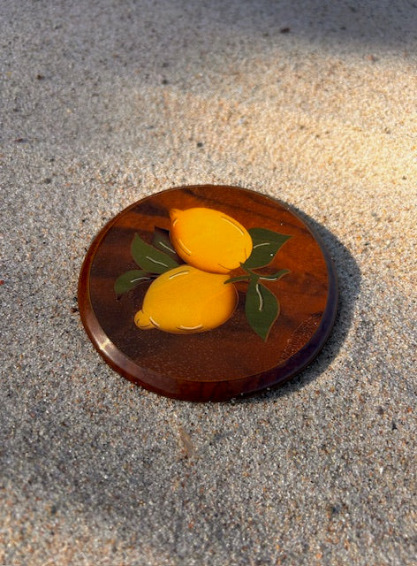 Italien wood coaster with lemon