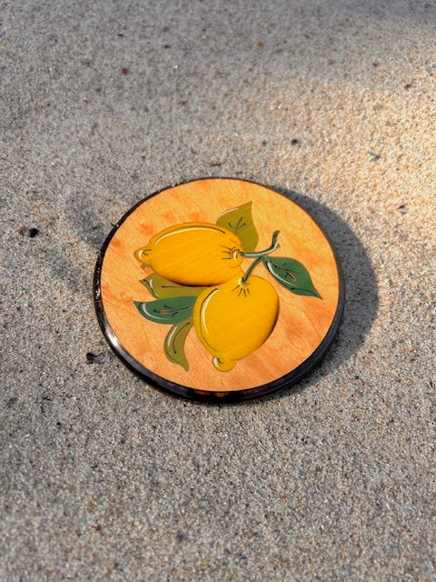 Italien wood coaster with lemons