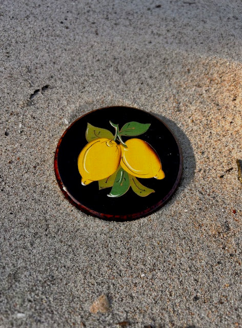 Italien wood coaster with lemons