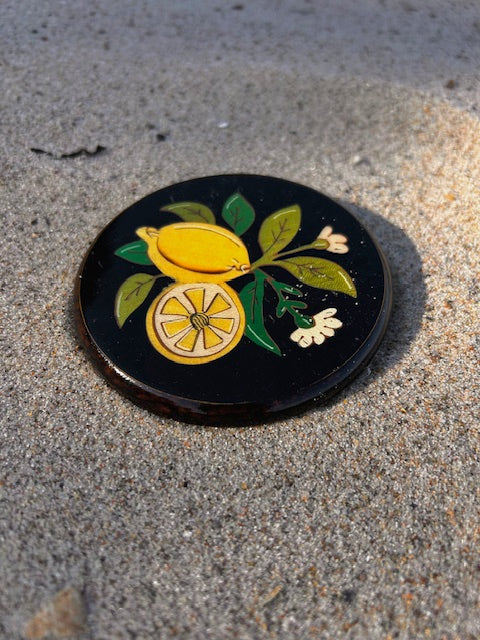 Italien wood coaster with lemons